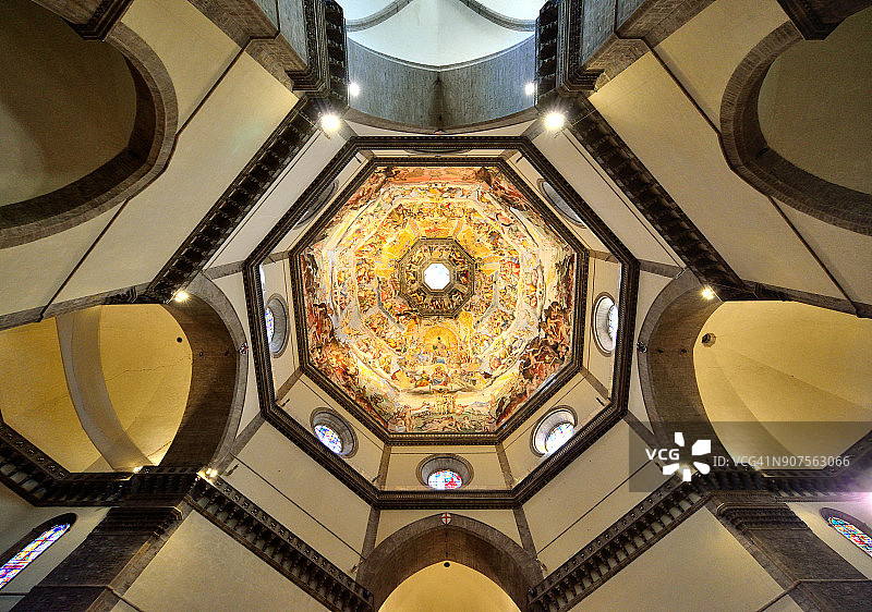 意大利佛罗伦萨圣乔瓦尼洗礼堂的马赛克天花板和屋顶图片素材