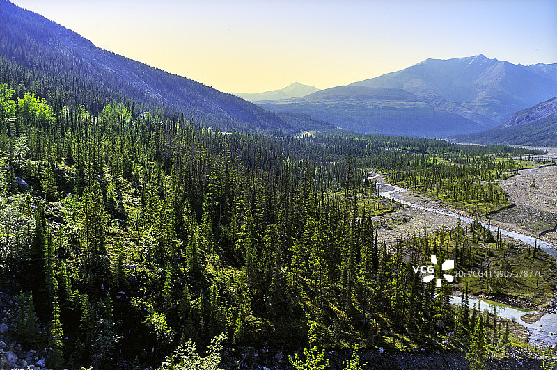加拿大不列颠哥伦比亚省石山省立公园麦当劳溪谷风光图片素材