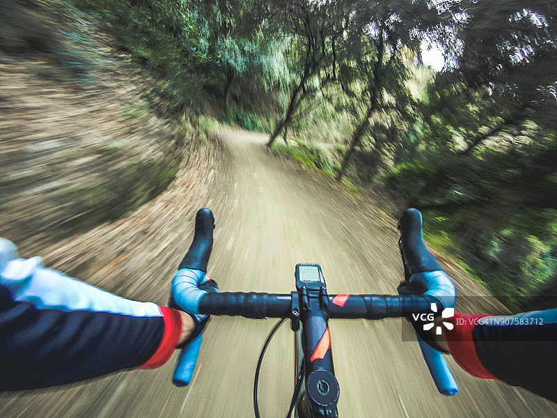 单轨骑行，动态模糊图片素材