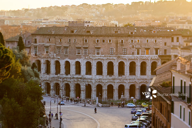 罗马日落：马赛卢斯剧院图片素材