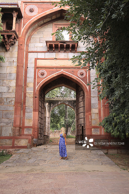 在印度观光的女孩图片素材