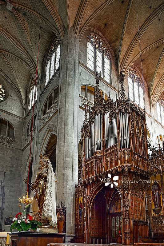 法国欧什大教堂管风琴景观图片素材