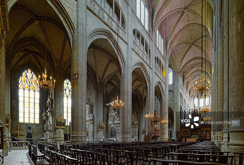 法国欧什大教堂内部全景图片素材
