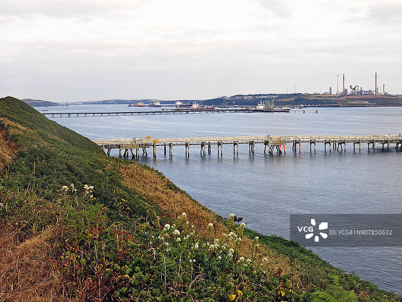 米尔福德黑文的码头：彭布罗克郡的威尔士海岸小径图片素材