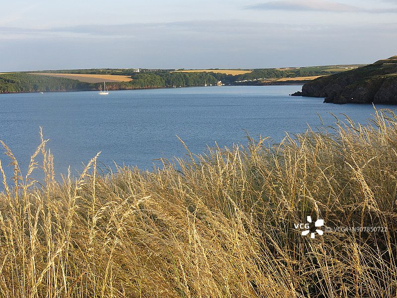 米尔福德黑文：彭布罗克郡的威尔士海岸小径图片素材