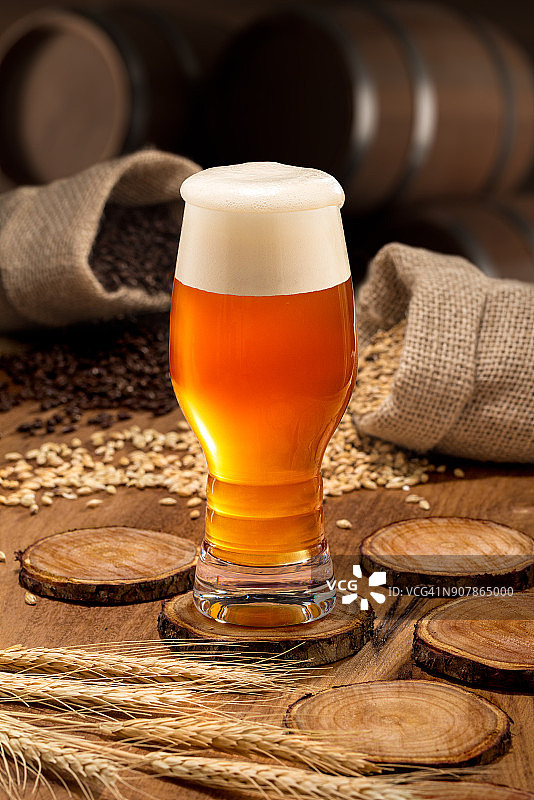 金色IPA啤酒图片素材