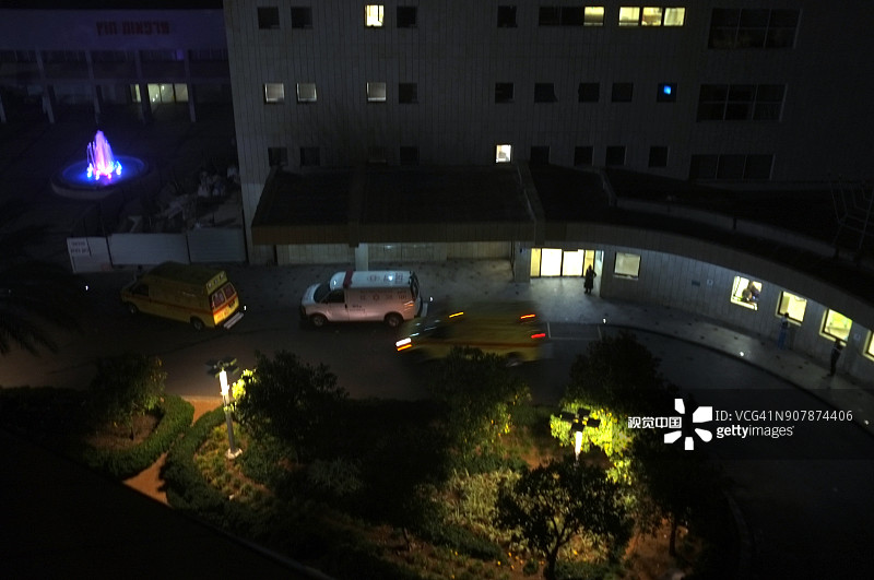 急救服务之夜：救护车的芭蕾图片素材