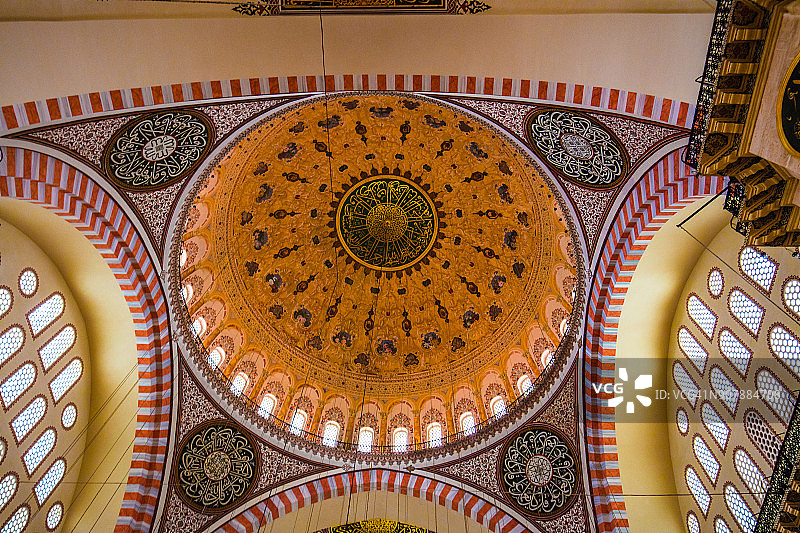 土耳其伊斯坦布尔苏莱曼尼耶清真寺的内部穹顶图片素材