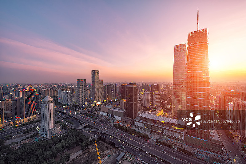 夜晚的北京中央商务区高楼大厦天际线，中国城市景观图片素材