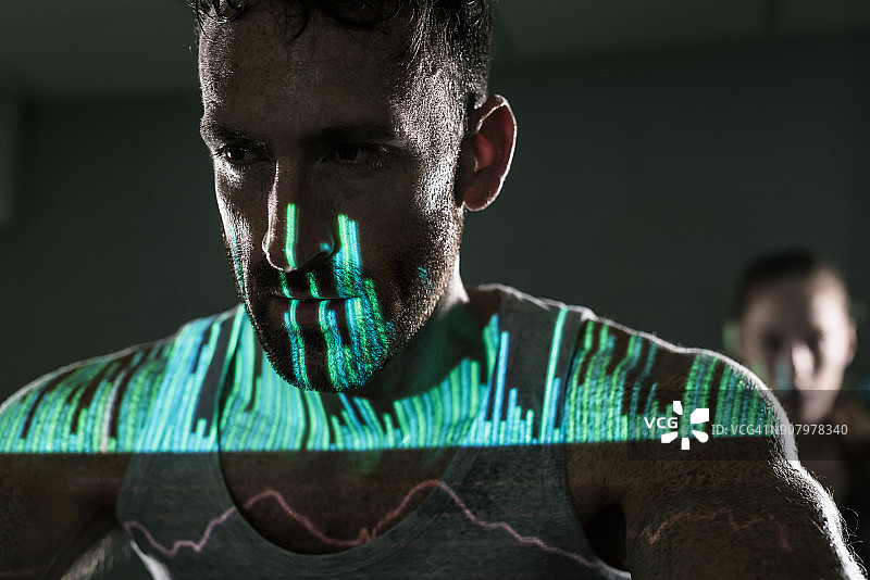 带有信息图表的人在锻炼图片素材