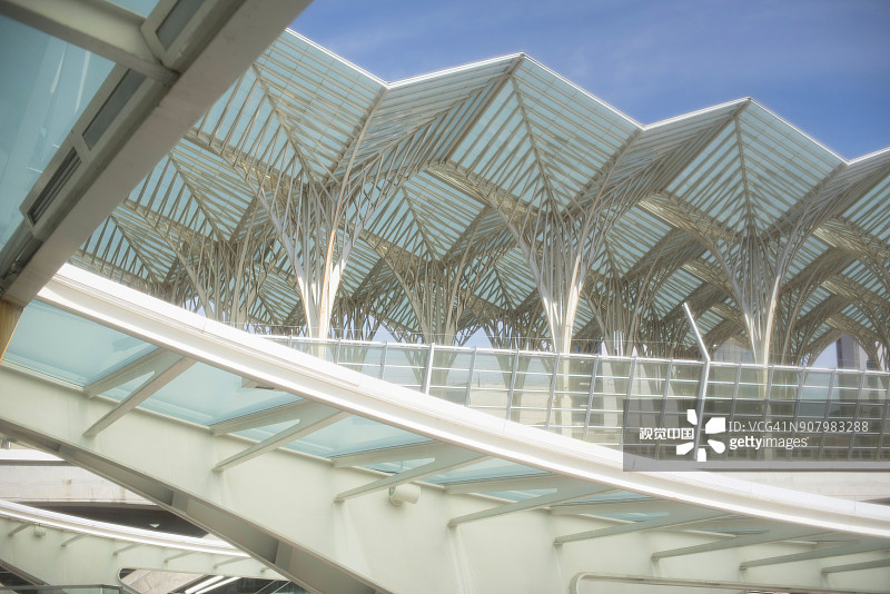 东方火车站：建筑师卡拉特拉瓦作品图片素材