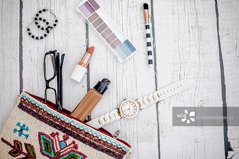 女士包包内物品俯视图图片素材