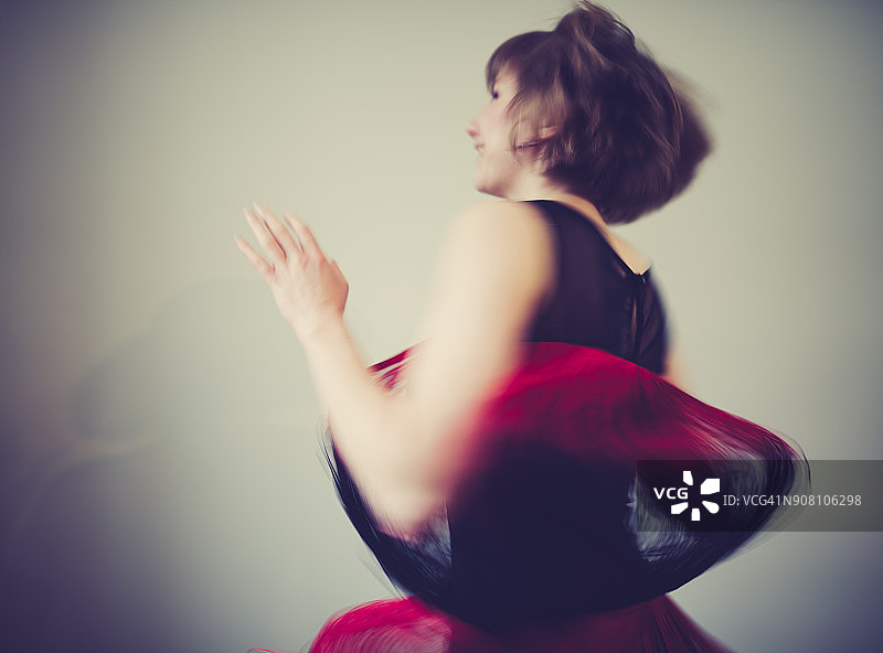 美女跳舞图片素材