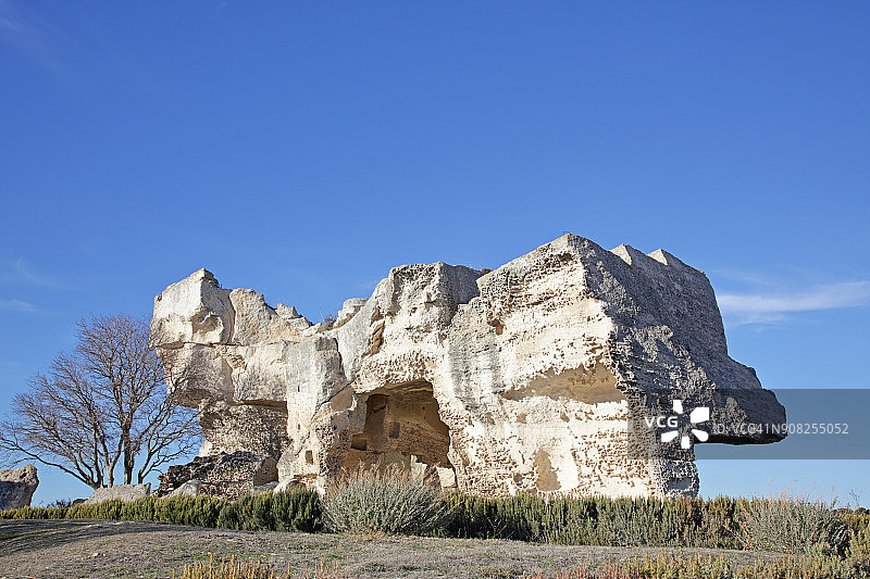 普罗旺斯莱博村顶部的岩层图片素材