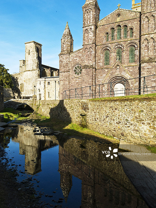 圣大卫大教堂：彭布罗克郡的威尔士海岸小径图片素材