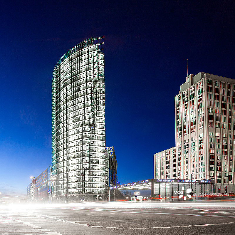 冬季日落下的波茨坦广场图片素材