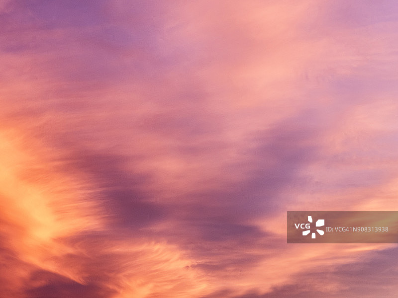 日落时分西班牙瓦伦西亚的彩色云霞图片素材