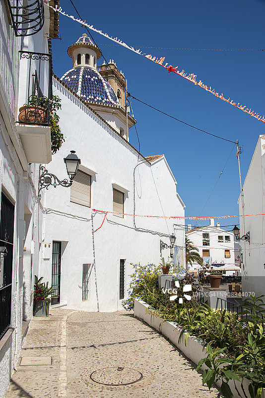 西班牙阿尔特阿粉刷街道上的狭长街道图片素材