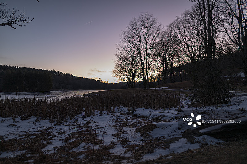 贝斯湖的冬日夜晚图片素材