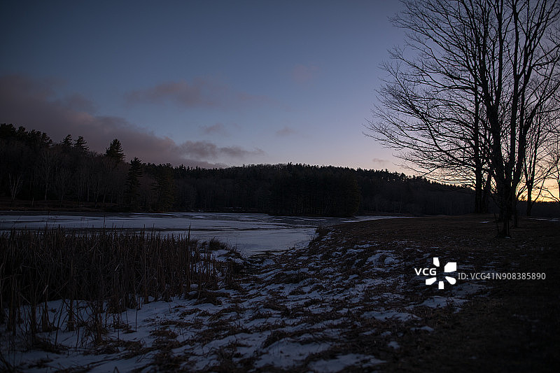 贝斯湖的冬日夜晚图片素材