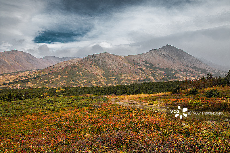 阿拉斯加州安克雷奇附近的平顶山图片素材