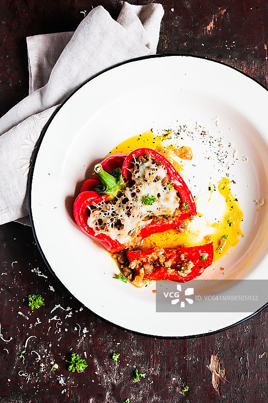 酿红甜椒：猪肉牛肉馅，胡萝卜洋葱，奶酪香料图片素材