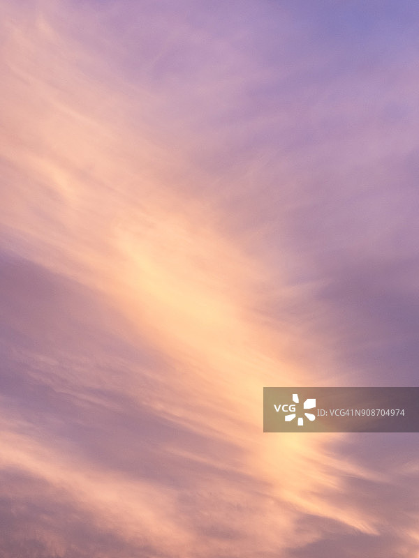 西班牙瓦伦西亚社区日落时分的粉色云彩图片素材