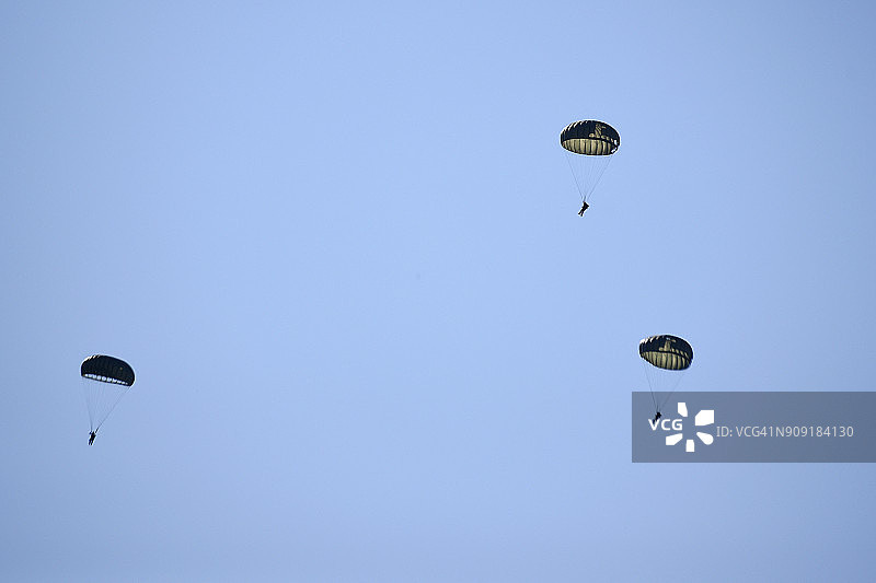 跳伞士兵图片素材