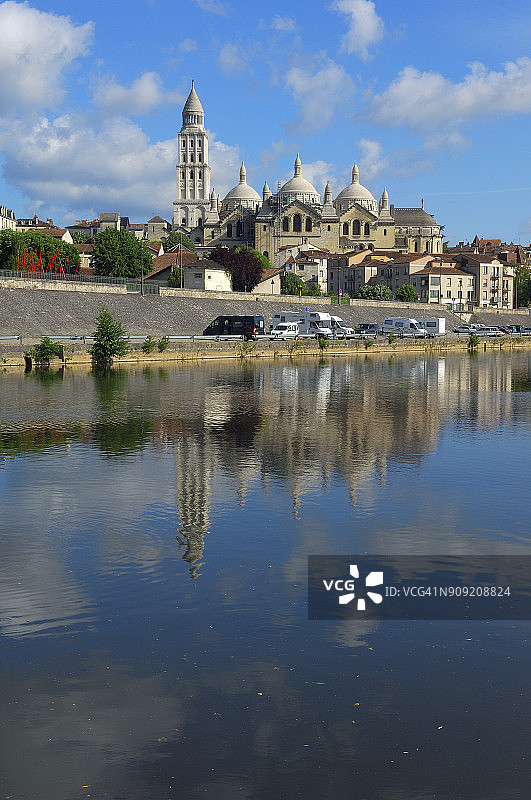 法国佩里格，圣弗龙大教堂，伊勒河图片素材