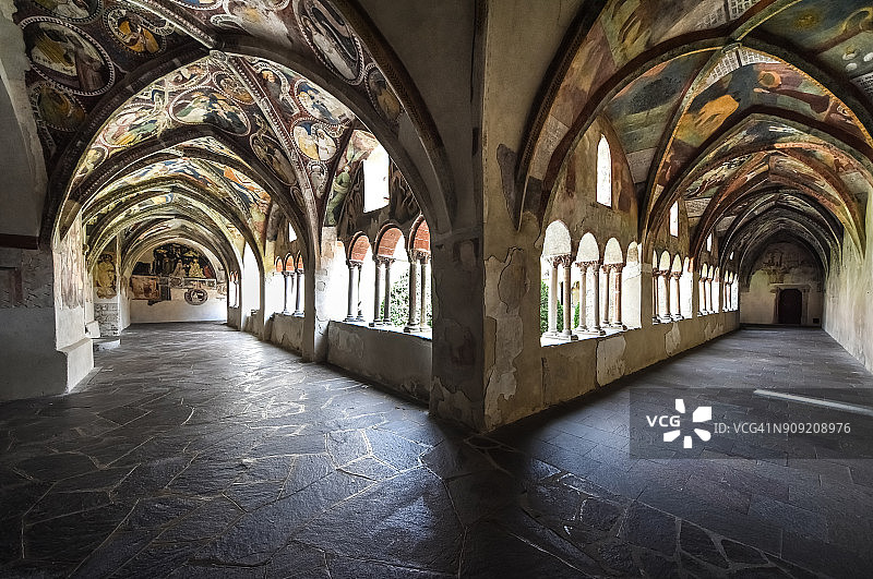 意大利布列瑟侬罗马风格的壮丽回廊图片素材