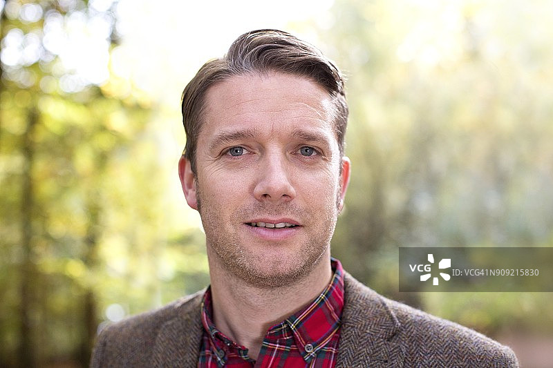 留着蓬巴杜发型的男子图片素材