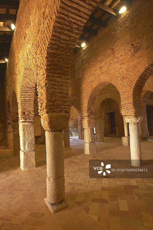 阿尔莫纳斯特拉雷亚尔清真寺，阿拉塞纳山脉和阿罗切峰自然公园，西班牙图片素材