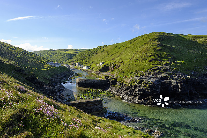 英国，英格兰，博斯卡斯尔，港口墙，瓦伦西河河口图片素材