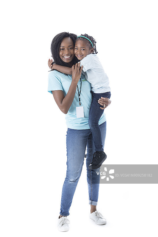 母亲和女儿志愿者的肖像图片素材