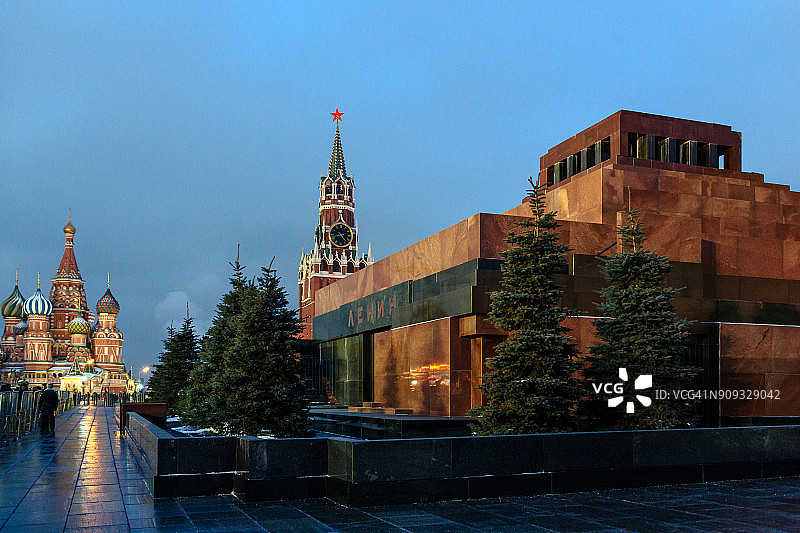 背景中的列宁墓、斯帕斯塔和圣瓦西里大教堂图片素材