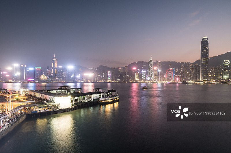 中国香港维多利亚港暮色景色图片素材