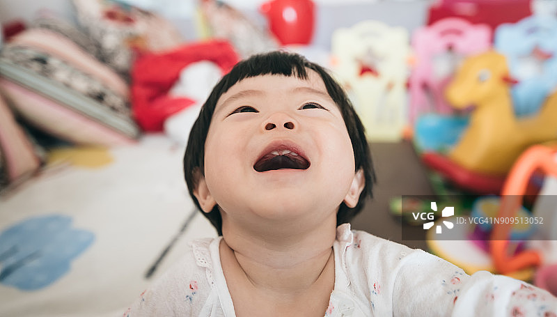 女婴开怀大笑图片素材