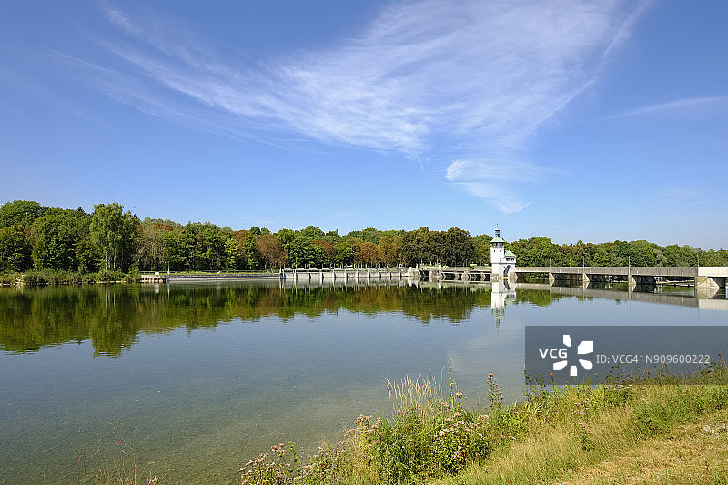 德国巴伐利亚州奥格斯堡：霍查布拉斯挡水堰图片素材