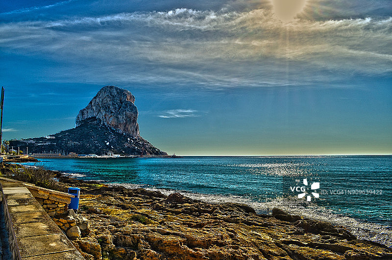 西班牙白色海岸卡尔佩岩石图片素材