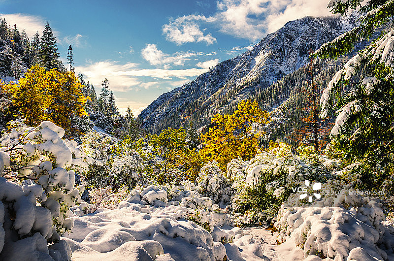 三位一体阿尔卑斯山图片素材