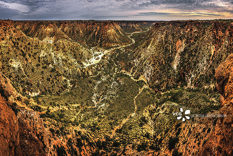 弹孔峡谷图片素材