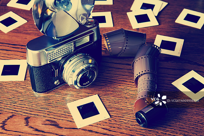 老式相机和胶片幻灯片图片素材