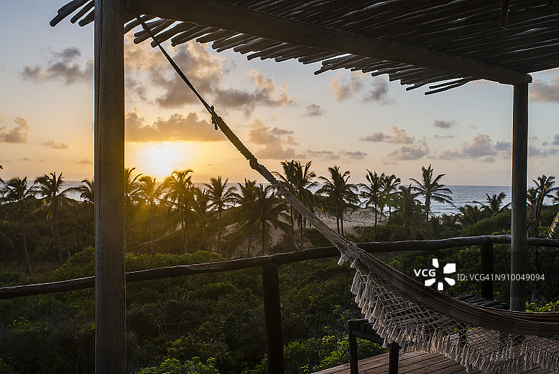 阳台上的热带日落图片素材