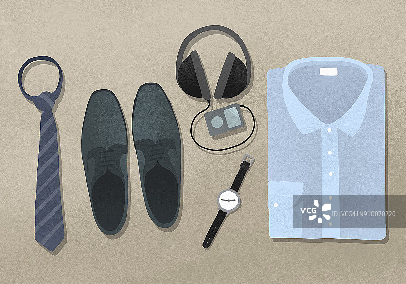 俯视视角下棕色背景上的男装图片素材