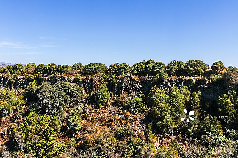 墨西哥伊达尔戈瓦斯卡德奥坎波的圣玛丽亚雷格拉玄武岩棱镜图片素材