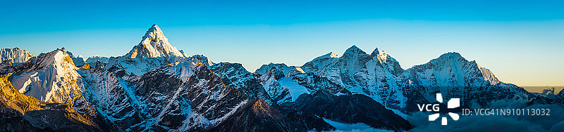 喜马拉雅山脉 Ama Dablam Kangtega Khumbu 峰图片素材