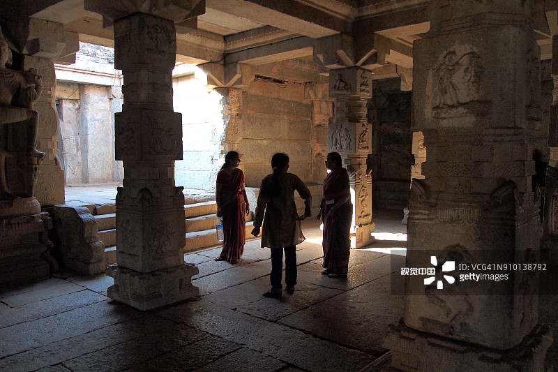 维塔拉神庙内殿，印度卡纳塔克邦亨比图片素材