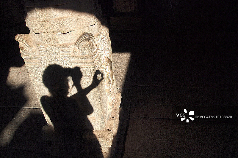 印度卡纳塔克邦亨比维塔拉神庙内部图片素材