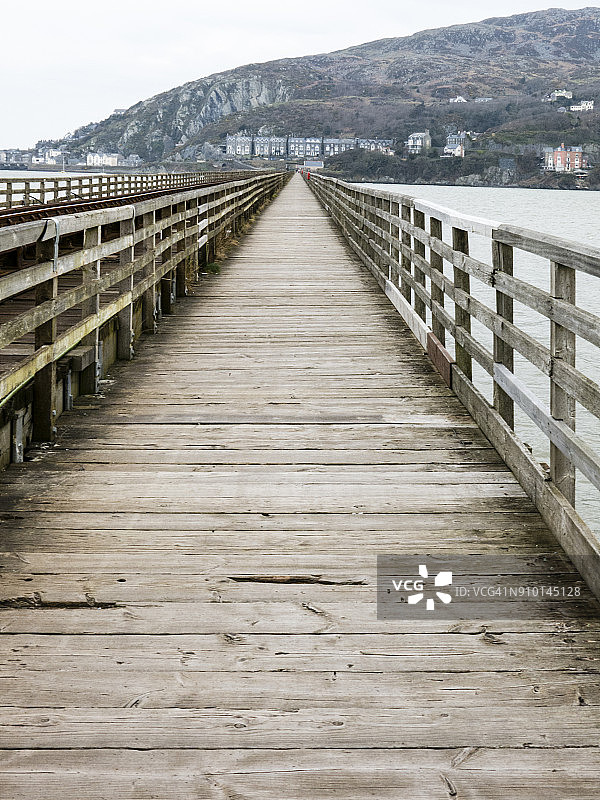博斯和哈莱克之间的卡迪根湾沿岸的威尔士海岸小路图片素材