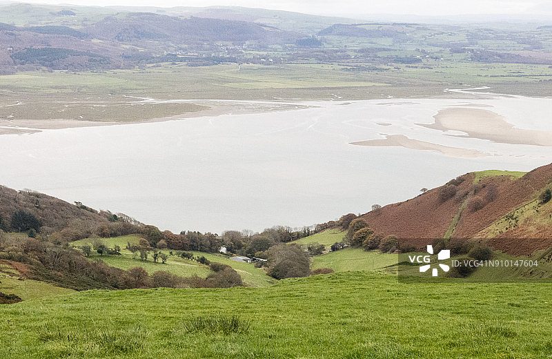 博斯和哈莱克之间的卡迪根湾沿岸的威尔士海岸小路图片素材